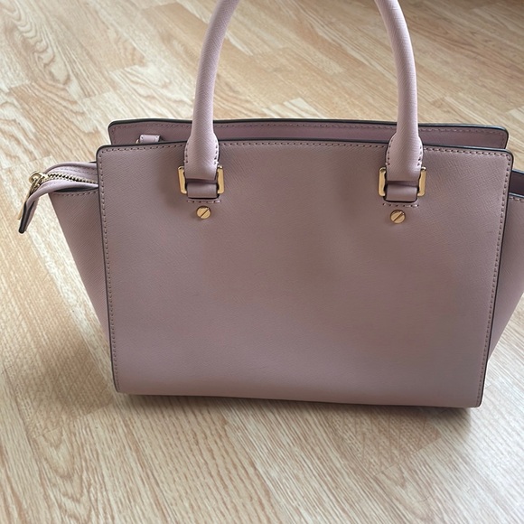 Michael Kors Selma Saffiano Bag - Picture 6 of 8